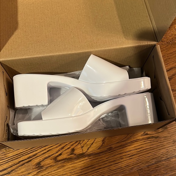 white sandals - Picture 5 of 6